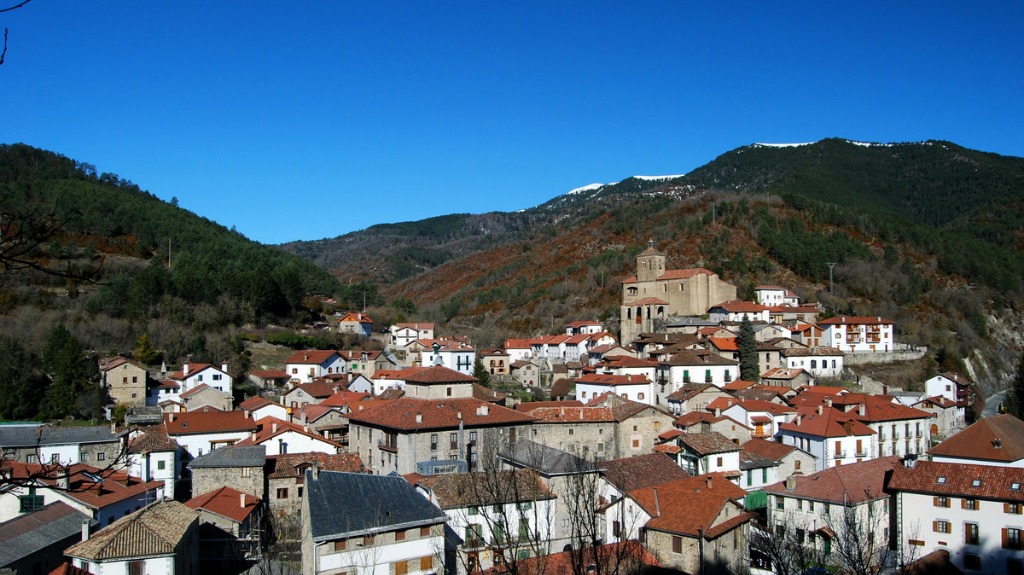 Ubicado en el corazón de los Pirineos de Navarra, este valle no solo deslumbra con paisajes de una belleza abrumadora, sino también con una historia y cultura.